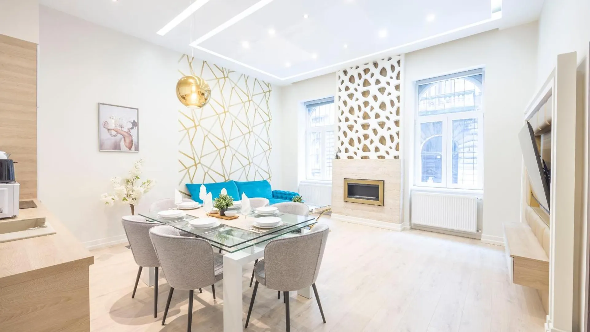 Контакты Luxury Downtown Dream Home By Prestige Homes